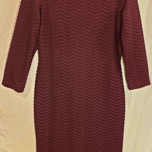 Women's dress size 8. (C2)